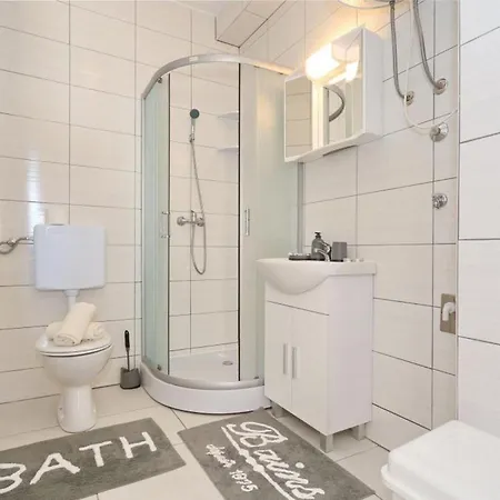 Marino Apartman Vir