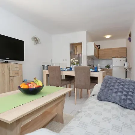 Marino Apartman Vir
